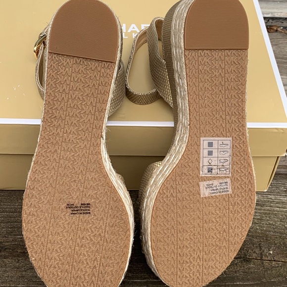 NWB Michael Kors Maxwell Mid Wedge Gold Size 9 - Picture 5 of 8